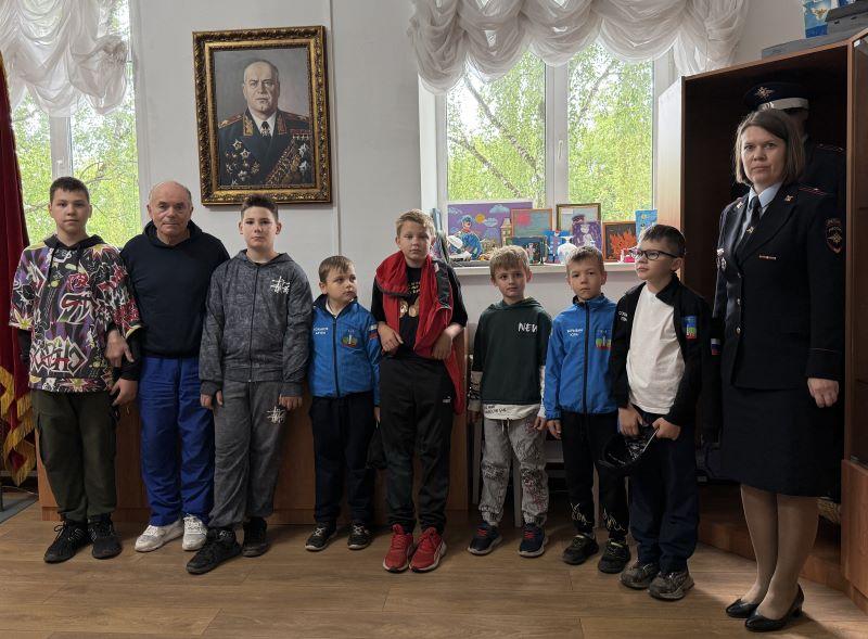 Красногорские полицейские провели для школьников познавательную экскурсию
