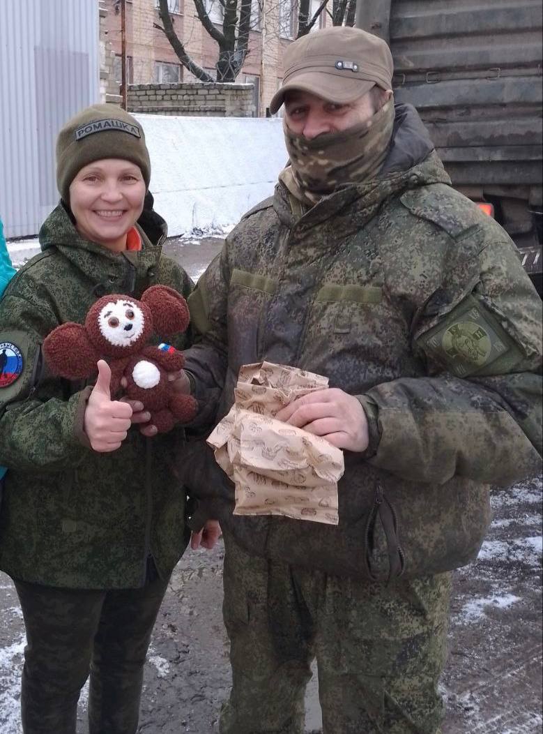 Тысячи Чебурашек с начала специальной военной операции для красногорских бойцов сделали волонтеры «Заботы»