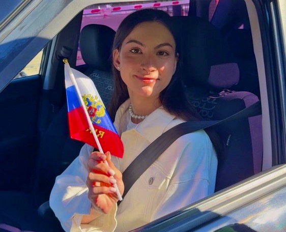 Госавтоинспекция Подмосковья поздравила автомобилистов с Днем Государственного флага России