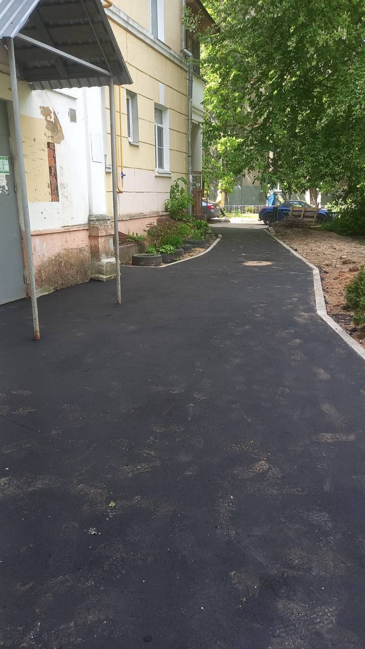 Завершены работы по капитальному ремонту асфальтобетонного покрытия во дворах по улице Братцевской, Пионерской, Циолковского, Комсомольской и поселке Архангельское