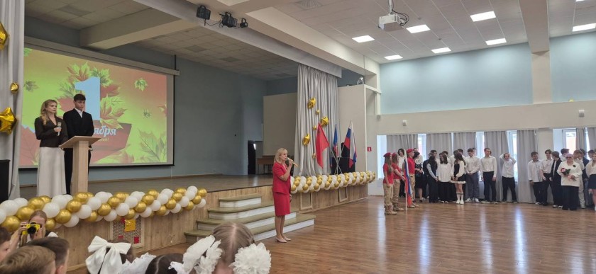 В школе № 19 в Павшинской пойме прозвенел первый звонок