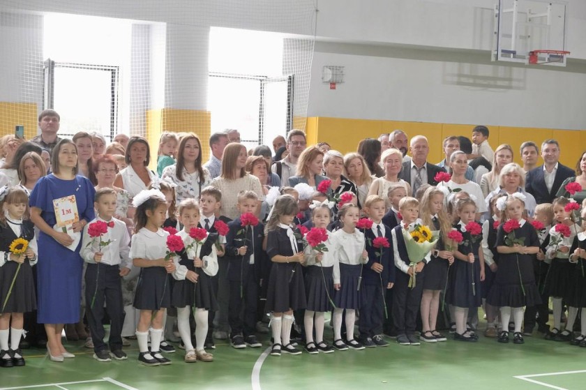 В Опалиховской школе в ЖК «Серебрица» прошла торжественная линейка, посвящённая началу учебного года