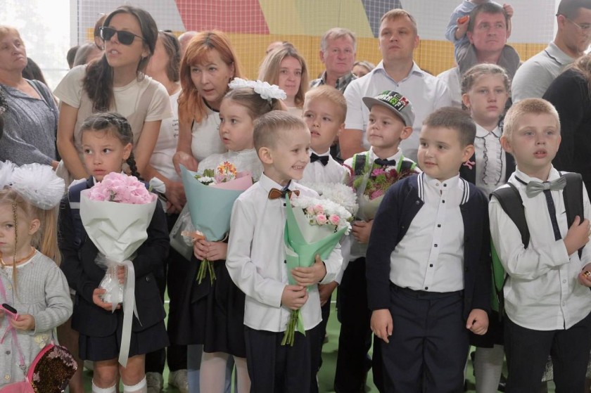 В Опалиховской школе в ЖК «Серебрица» прошла торжественная линейка, посвящённая началу учебного года
