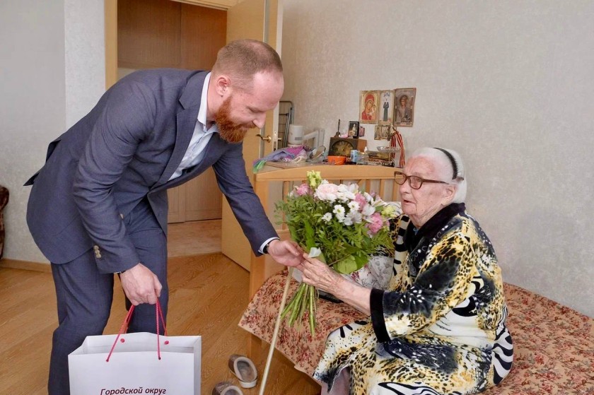 В Красногорске поздравили труженицу тыла Нину Щукину с 95-летием
