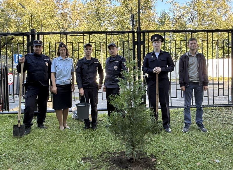 В Красногорске сотрудники полиции и общественник приняли участие в акции «Лес Победы»