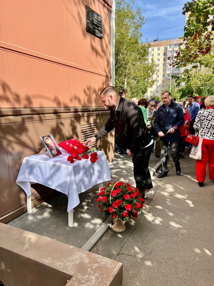 В Красногорске на доме 24 по улице Ленина открыли мемориальную доску в честь Марии Ефимовны Кузнецовой-Коваль — Героя Социалистического Труда СССР