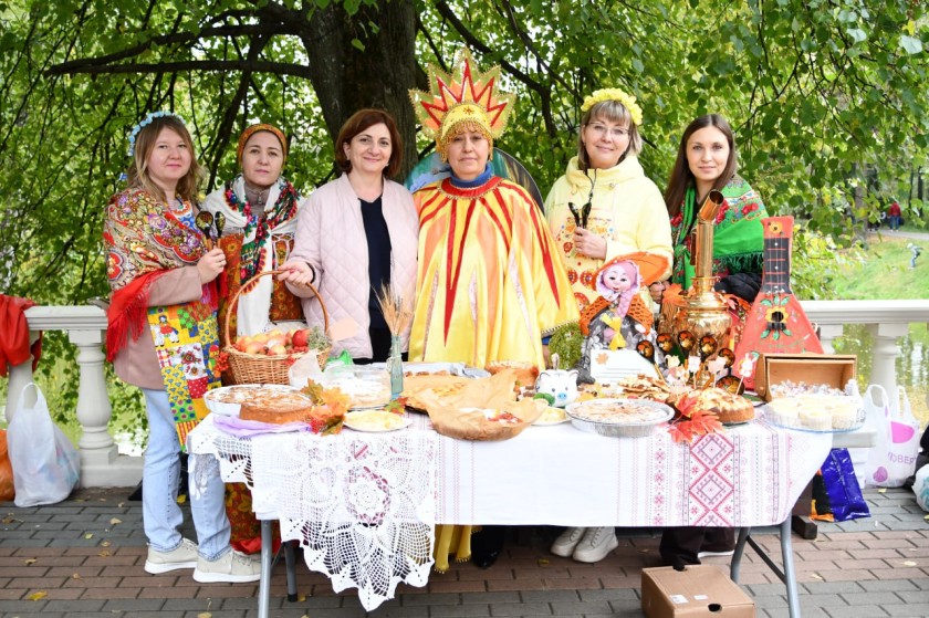 «Фестиваль шарлотки» в парке «Ивановские пруды»!