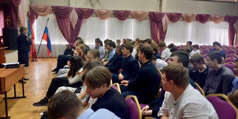 В Красногорске полицейские провели профилактические беседы со школьниками