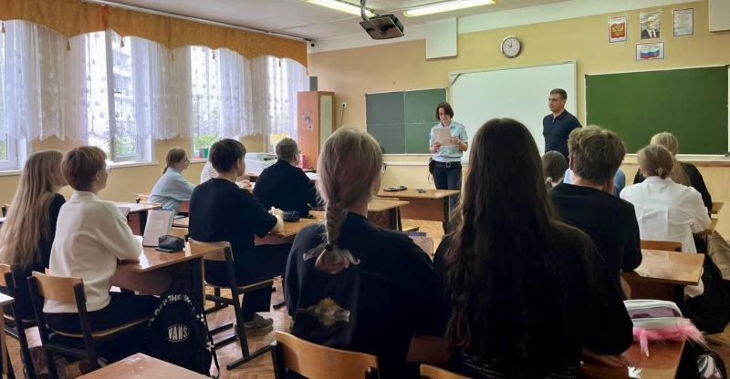 В Красногорске полицейские провели профилактические беседы со школьниками