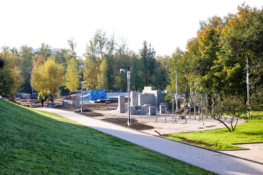 В Красногорске продолжается обновление Яблоневого сквера