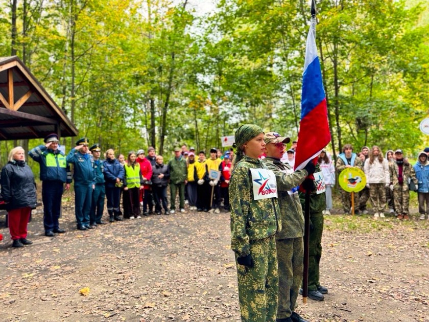 Сотрудники Подмосковной Госавтоинспекции организовали тематическую зону на знания правил дорожного движения на слете - соревнованиях «Школа - безопасности»