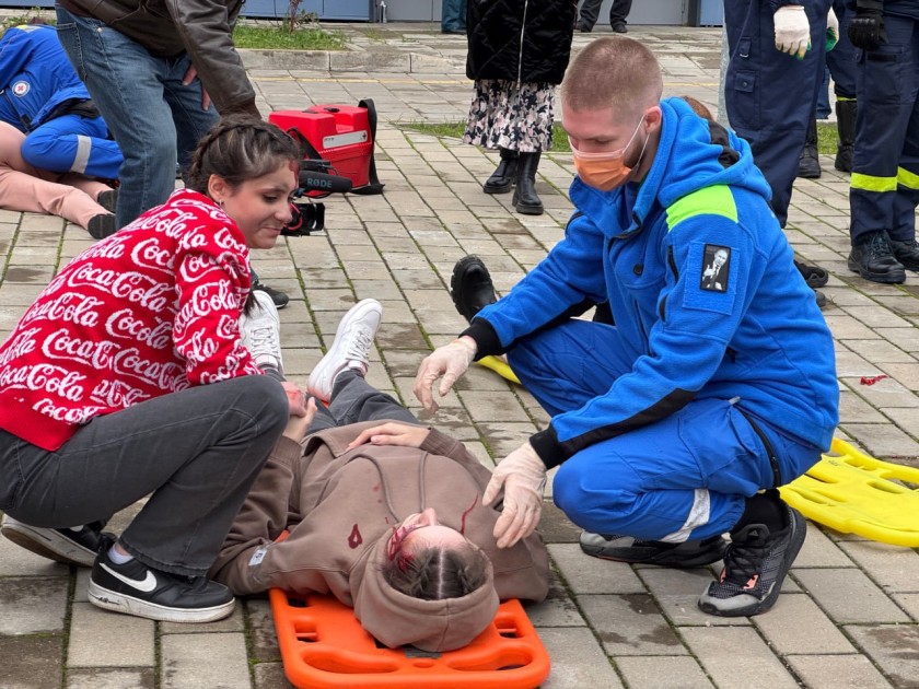 В школе №15 прошли учения, направленные на отработку взаимодействия между ведомственными службами