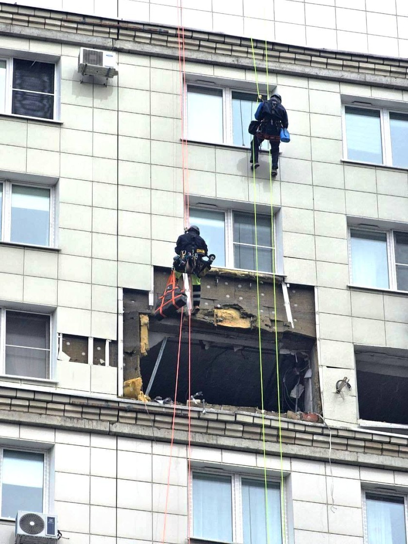 В жилом доме на бульваре Космонавтов, 1 началось восстановление после падения беспилотника