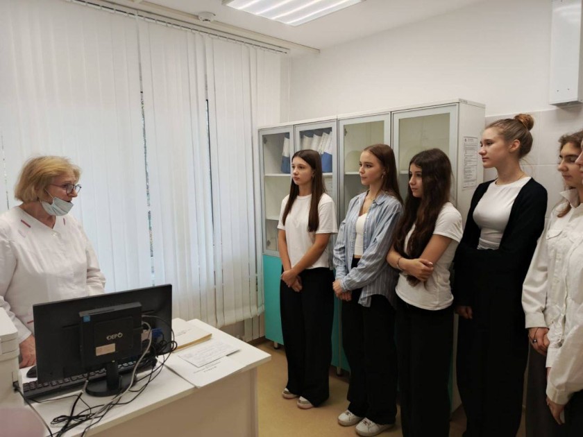 Для учащихся Образовательного центра имени Косыгина организовали экскурсию в Архангельскую врачебную амбулаторию