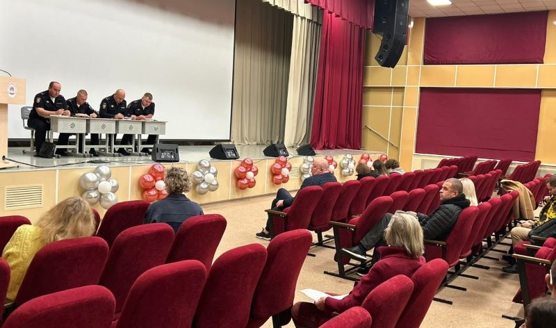 В Красногорске начальник Управления полиции провел встречу с жителями