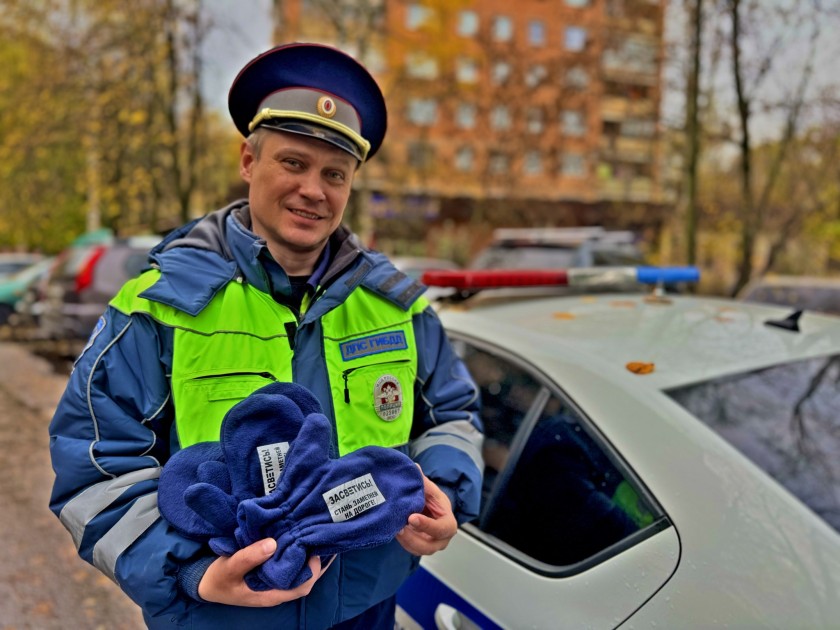 Сотрудники Подмосковной  Госавтоинспекции рассказали о трудностях перехода проезжей части пешеходов с белой тростью.