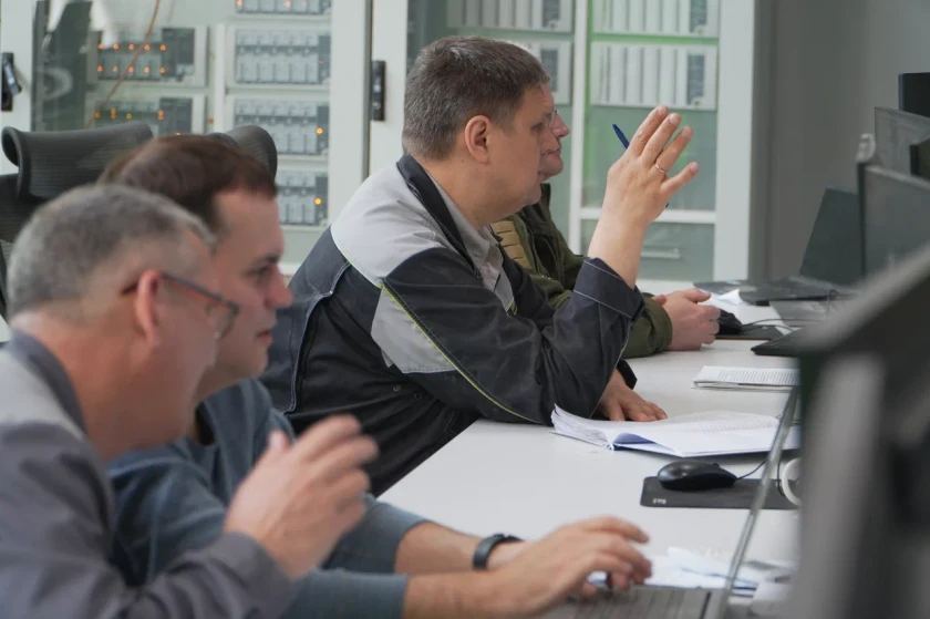 Проверяющие оценили взаимоотношения оперативных дежурных с гражданами, звонящими по телефону. Сотрудники полиции были вежливы и корректны. Жалоб на их действия в ходе визита общественников не поступило. Представители Общественного совета положительно оцен