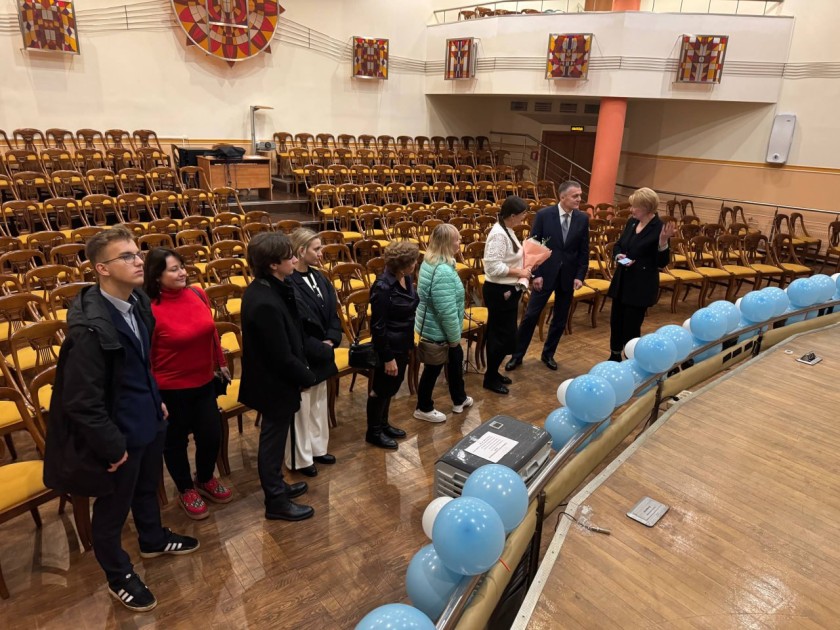 Депутат Мособлдумы Роман Володин посетил детские школы искусств Красногорска