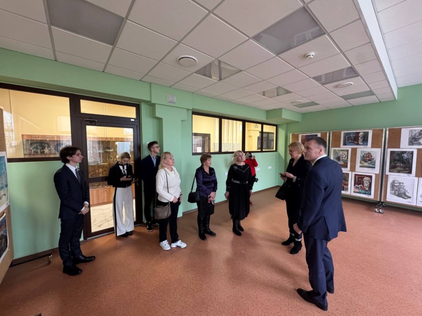 Депутат Мособлдумы Роман Володин посетил детские школы искусств Красногорска