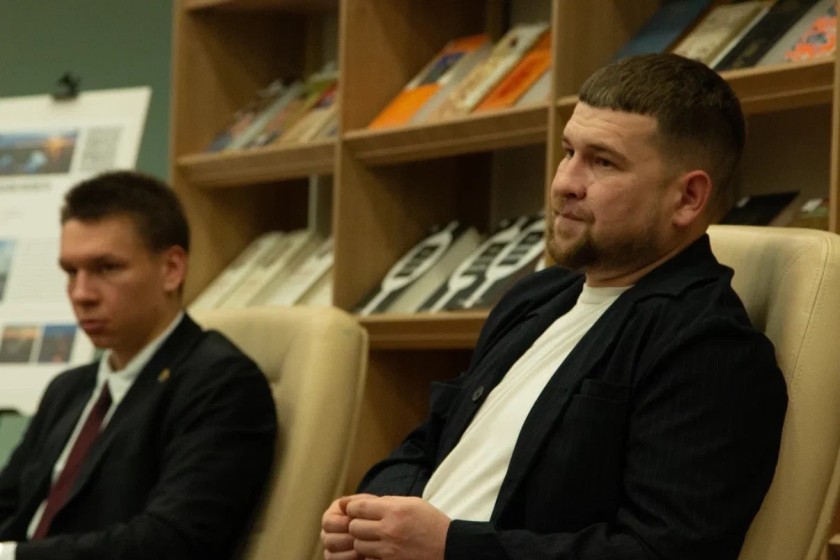 В Молодежном центре состоялась встреча с участием героя СВО — Мустафина Р.В.