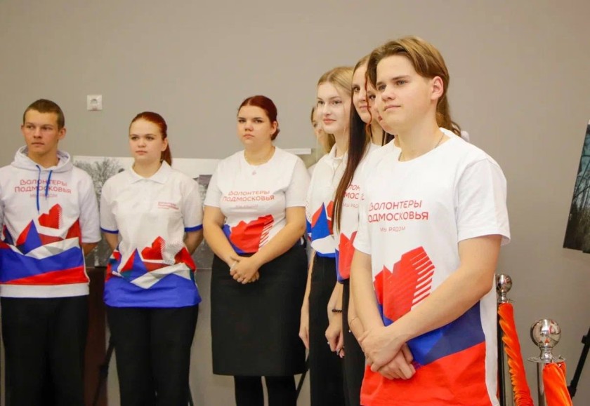 Выставка «Защитники Земли Русской» открылась в Молодежном центре