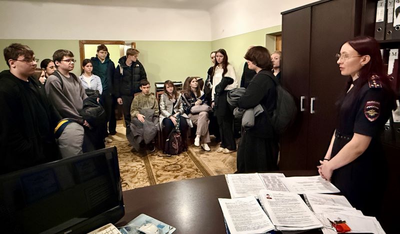 Полицейские и общественник в Красногорске провели акцию «Моя профессия - полицейский»