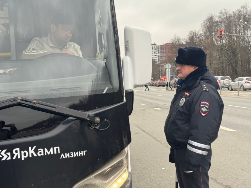 На Пятницком шоссе проверили работу общественного транспорта в утренние часы пик