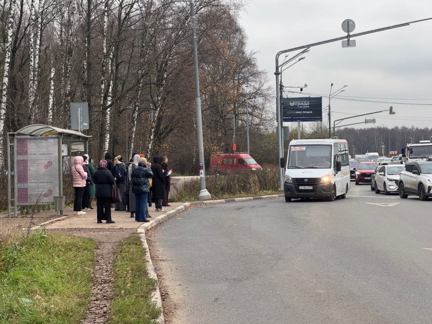 На Пятницком шоссе проверили работу общественного транспорта в утренние часы пик