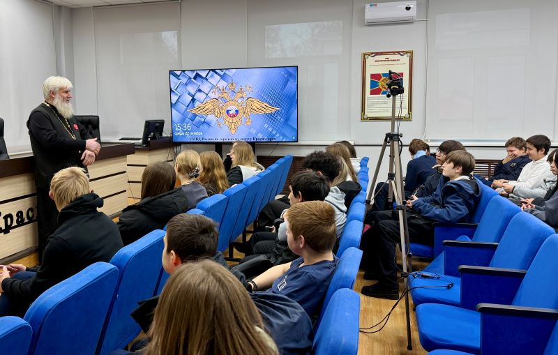 Полицейские и общественник в Красногорске провели «День открытых дверей»