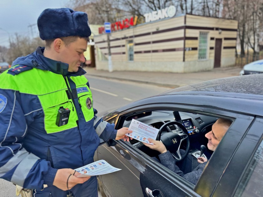 АВТОИНСПЕКТОРЫ ПРОКОНТРОЛИРОВАЛИ БЕЗОПАСНОСТЬ ЮНЫХ ПАССАЖИРОВ