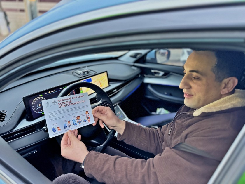 АВТОИНСПЕКТОРЫ ПРОКОНТРОЛИРОВАЛИ БЕЗОПАСНОСТЬ ЮНЫХ ПАССАЖИРОВ