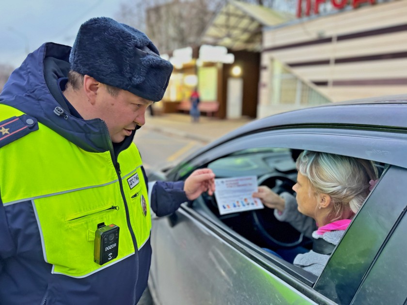 АВТОИНСПЕКТОРЫ ПРОКОНТРОЛИРОВАЛИ БЕЗОПАСНОСТЬ ЮНЫХ ПАССАЖИРОВ
