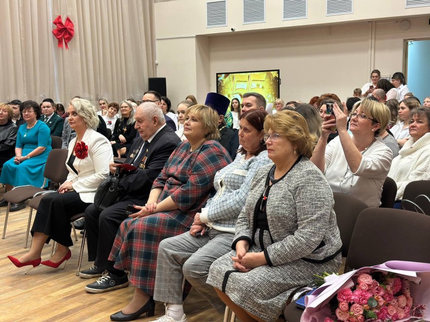 В Красногорской гимназии №5 отметили юбилей — 55 лет со дня основания