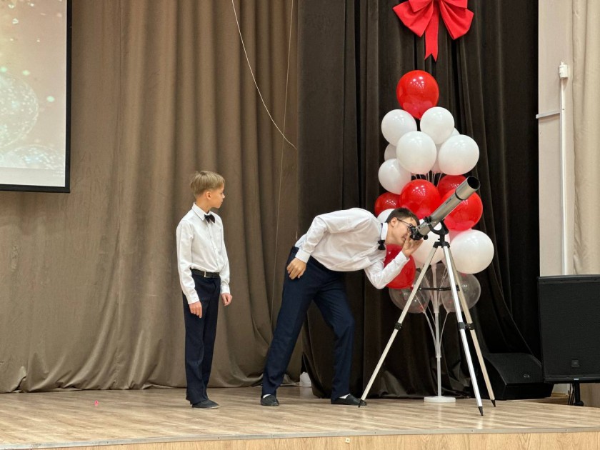 В Красногорской гимназии №5 отметили юбилей — 55 лет со дня основания