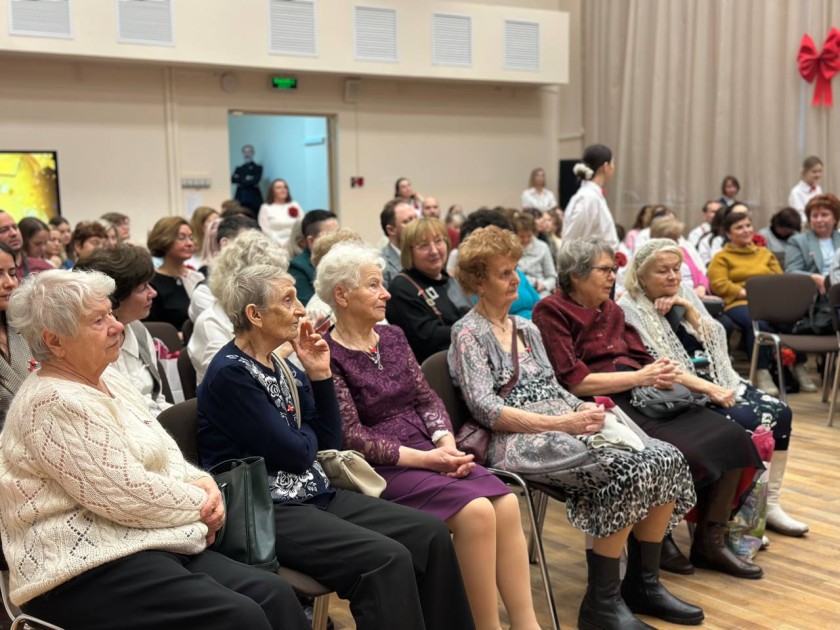 В Красногорской гимназии №5 отметили юбилей — 55 лет со дня основания