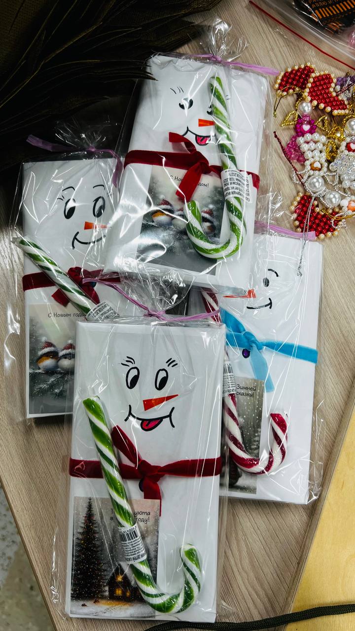 Более 500 маскировочных сетей изготовили мастерицы Центра поддержки участников СВО в Красногорске