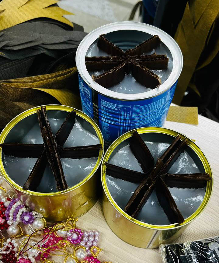 Более 500 маскировочных сетей изготовили мастерицы Центра поддержки участников СВО в Красногорске