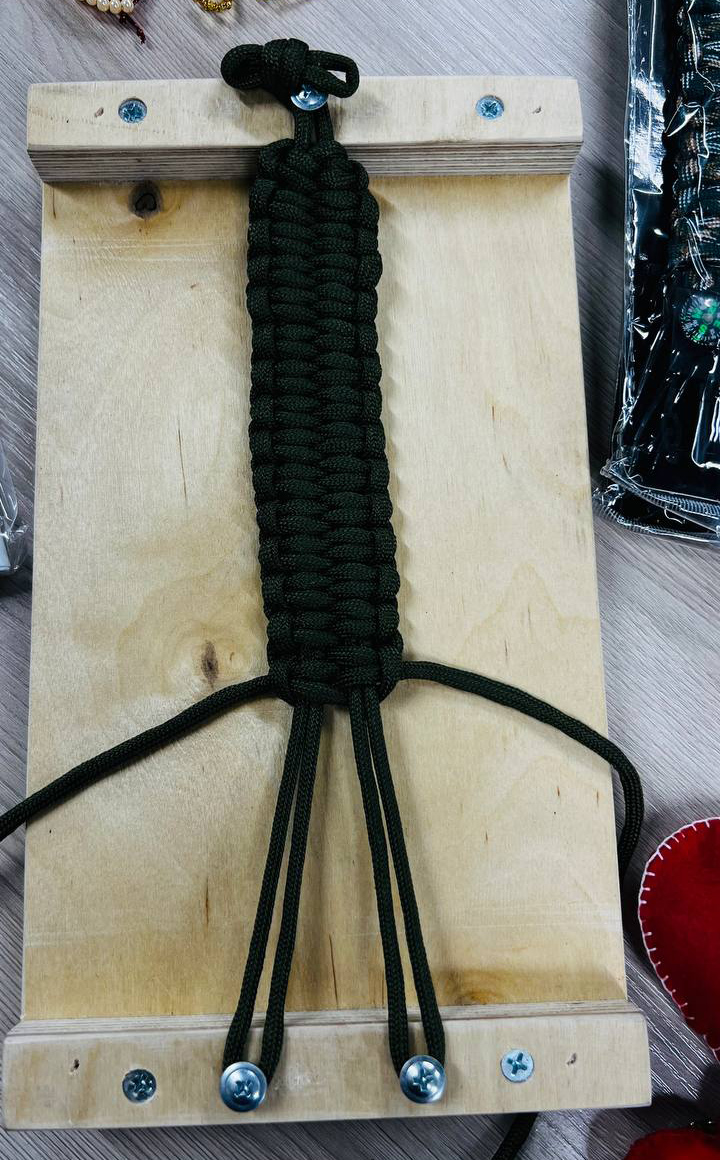 Более 500 маскировочных сетей изготовили мастерицы Центра поддержки участников СВО в Красногорске