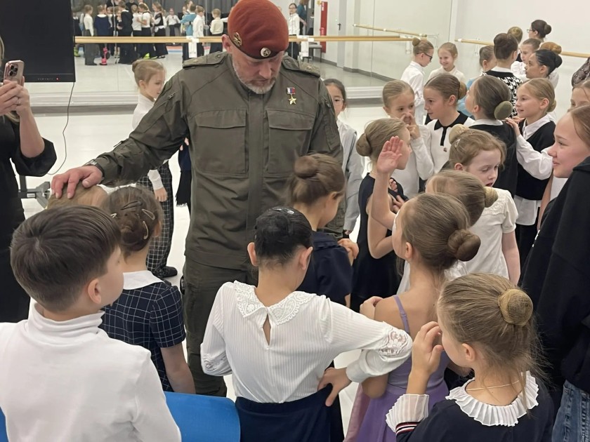 Встреча с Героем России Александром Белоглазовым состоялась в детской хореографической школе «Вдохновение»