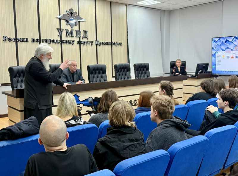 Полицейские и общественник в Красногорске провели акцию «Моя профессия - полицейский»