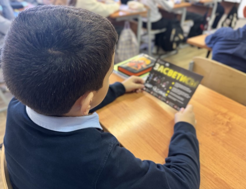 СОТРУДНИКИ ПОДМОСКОВНОЙ ГОСАВТОИНСПЕКЦИИ НАПОМНИЛИ ШКОЛЬНИКАМ ПРАВИЛА БЕЗОПАСНОСТИ НА ДОРОГАХ