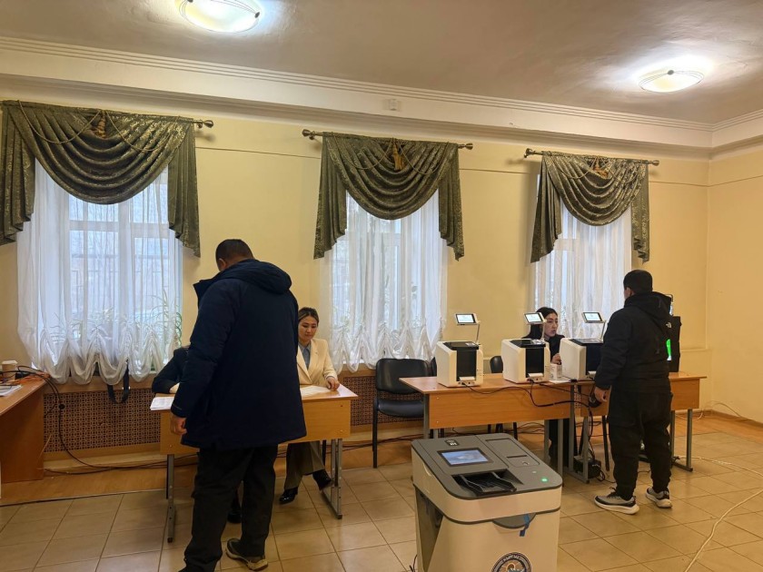 В Красногорске в ДК «Салют» проходят досрочные выборы депутатов Жогорку Кенеша (парламента) Кыргызской Республики