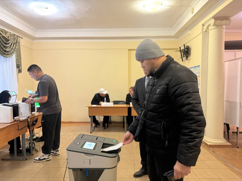 В Красногорске в ДК «Салют» проходят досрочные выборы депутатов Жогорку Кенеша (парламента) Кыргызской Республики