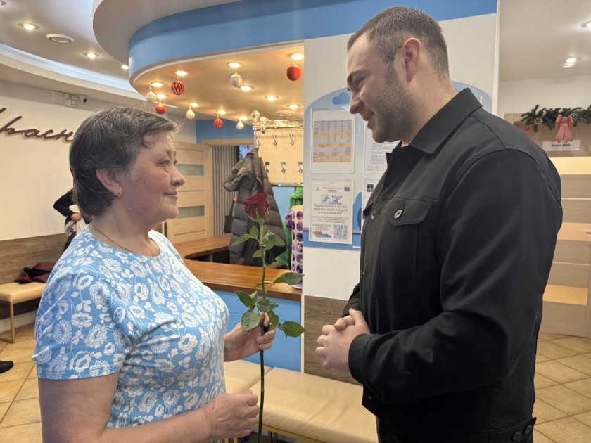 Ко Дню матери «Единая Россия» подготовила сюрприз для участниц клуба «Активное долголетие»