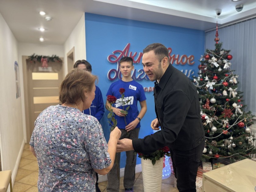 Ко Дню матери «Единая Россия» подготовила сюрприз для участниц клуба «Активное долголетие»