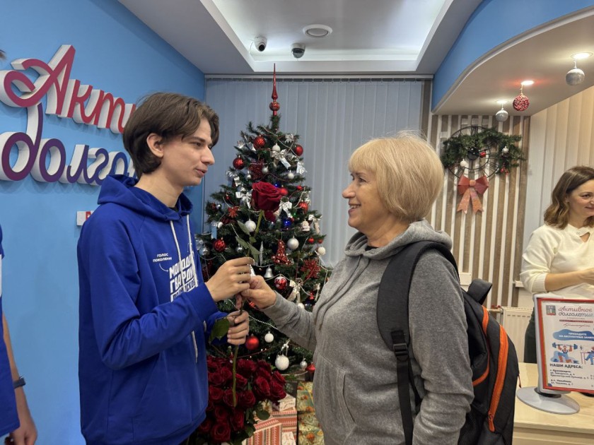 Ко Дню матери «Единая Россия» подготовила сюрприз для участниц клуба «Активное долголетие»