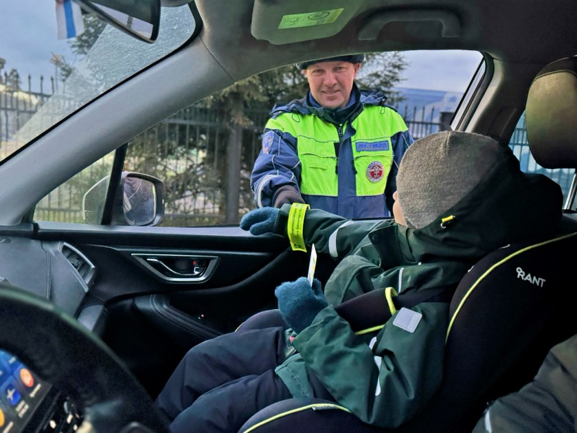 Автоинспекторы проконтролировали безопасность юных пассажиров