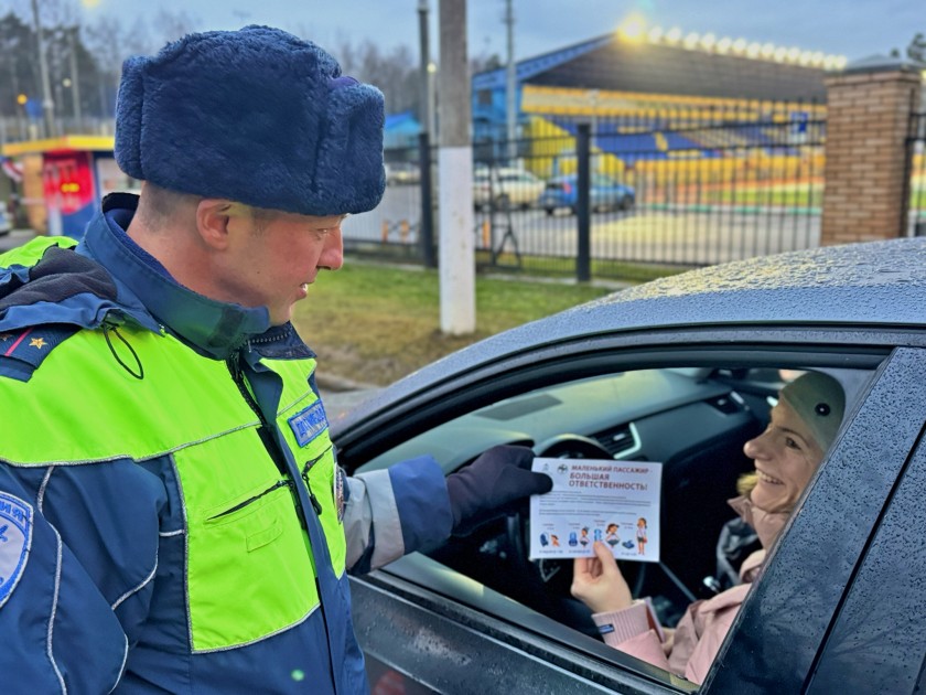 Автоинспекторы проконтролировали безопасность юных пассажиров