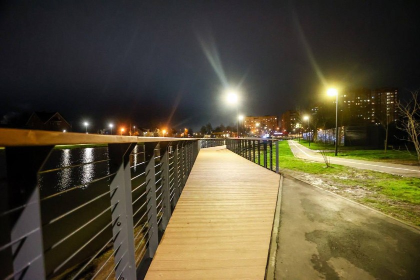 Набережная Торфяного озера в Нахабино доступна для прогулок