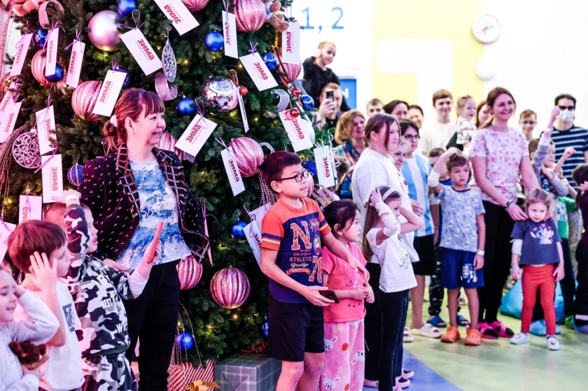 Дмитрий Волков принял участие в акции «Елка желаний» в Детском научно-клиническом центре им. Рошаля